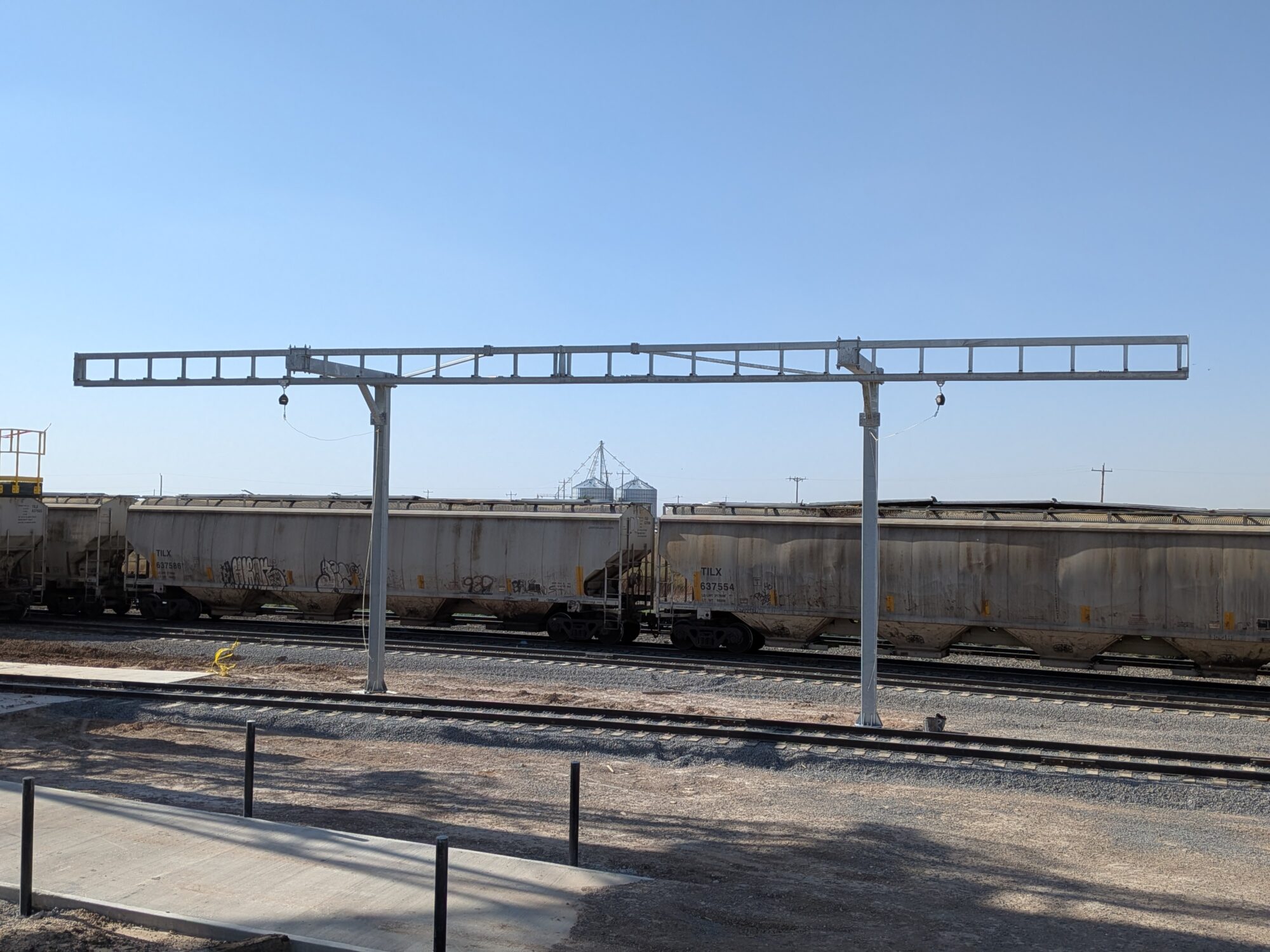 overhead fall protection multi-column rail, outdoors with railroad tracks