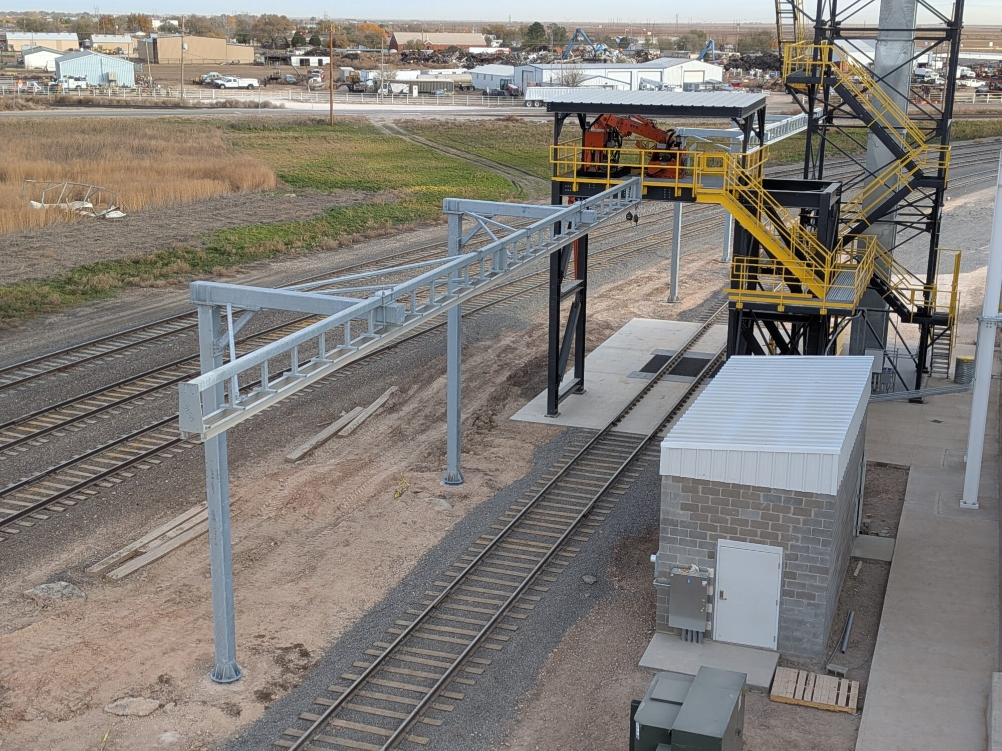 overhead fall protection multi-column rail, outdoors with railroad tracks
