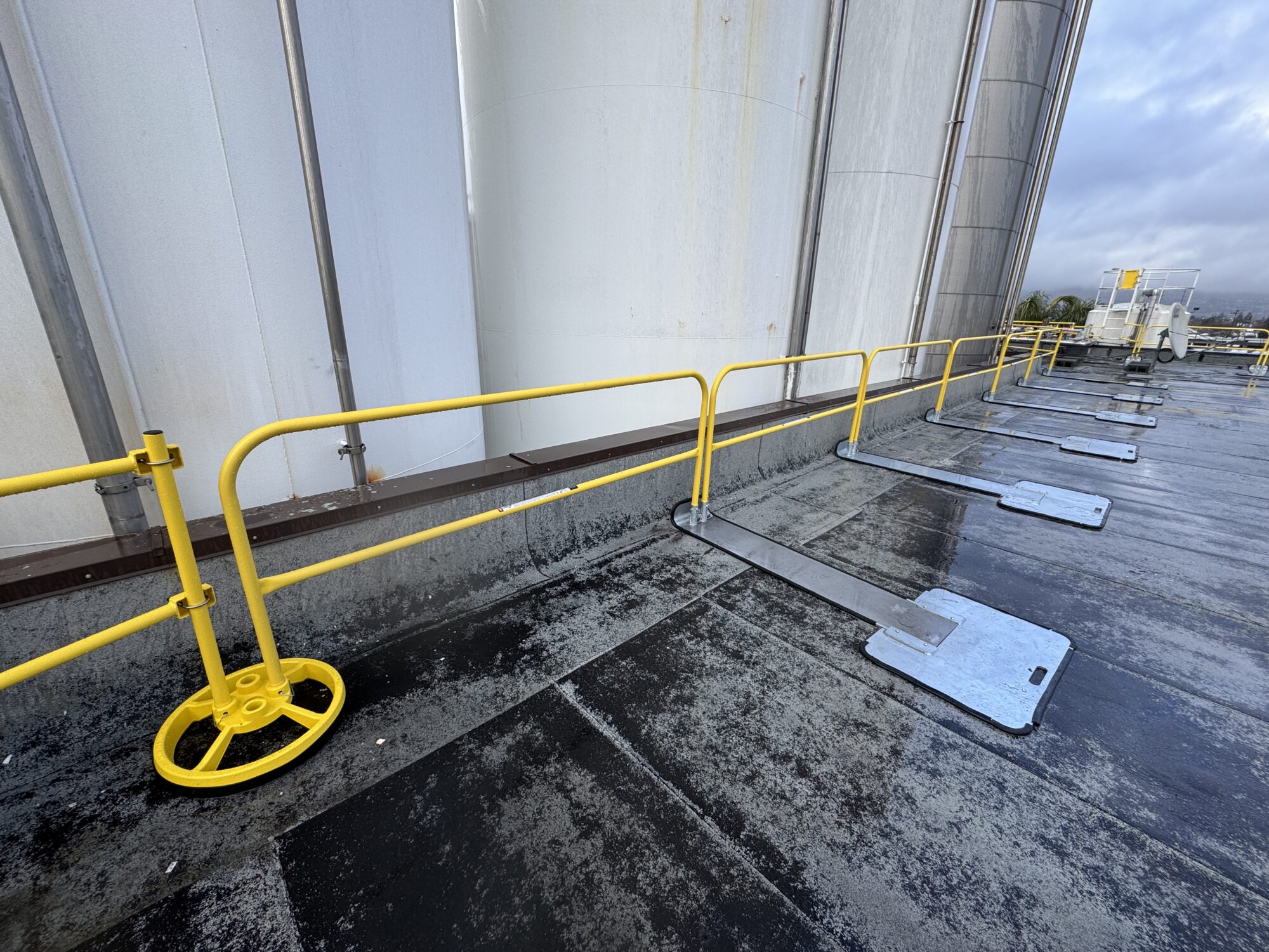 Cal 3209 base src360 system on rooftop